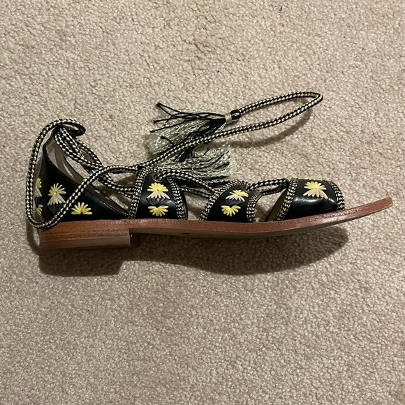 House of Harlow 1960 tie up sandals - Picture 4 of 4